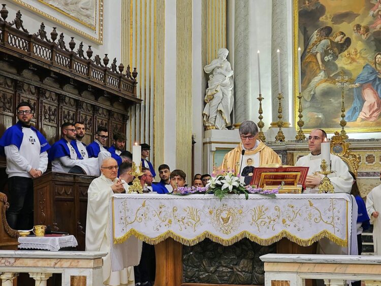 Ispica, il “prete coraggio” don Patriciello a confronto con la comunità e con gli studenti