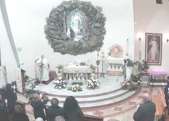 Ragusa e le 15 visite alla Madonna di Lourdes, la proposta di penitenza comunitaria: “Usare meno il cellulare”