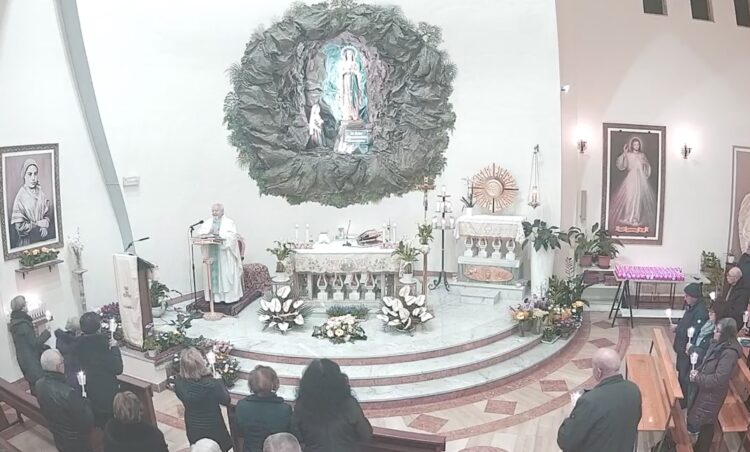 Ragusa e le 15 visite alla Madonna di Lourdes, la proposta di penitenza comunitaria: “Usare meno il cellulare”