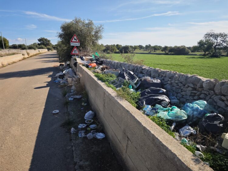 Ragusa, immondizia a bizzeffe nelle zone di Magazzè e Scalonazzo