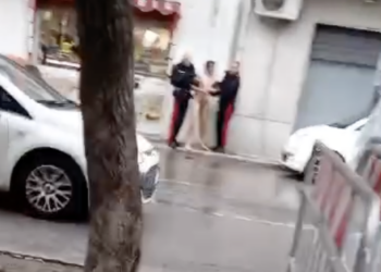 Scicli, uomo nudo in via Colombo. Sconcerto tra passanti e residenti