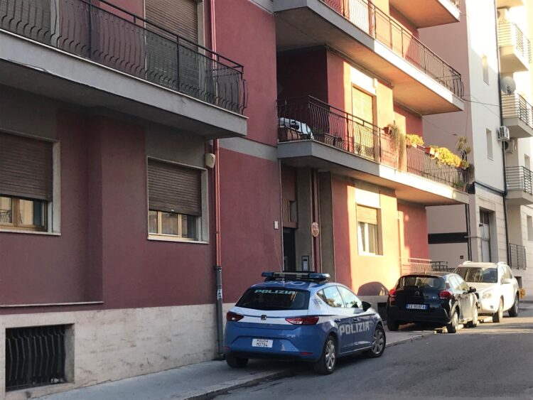 Comiso, trovato in una casa il cadavere mummificato di una donna