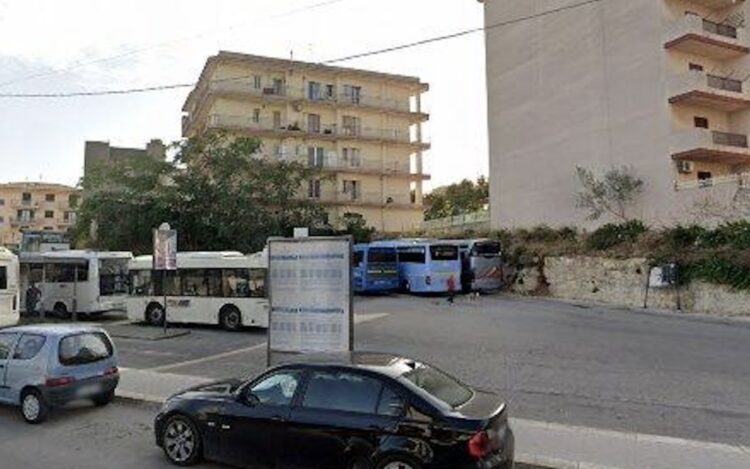 Ragusa e il 52enne aggredito in via Zama, denunciato un minorenne nordafricano