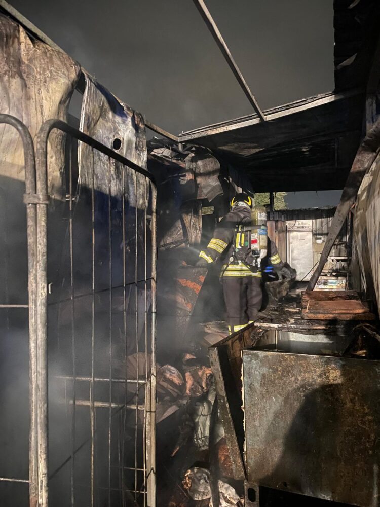 Incendio al Bon di Ragusa, 14 persone in ospedale per lievi ustioni e intossicazioni