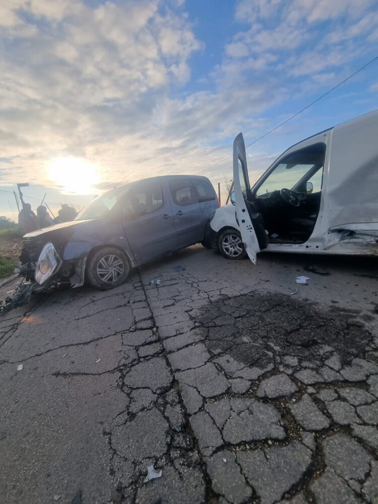Vittoria, scontro tra un’auto e un veicolo furgonato: due feriti