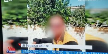 Scicli e il bimbo picchiato, il nonno: “Dava botte anche a mia figlia”