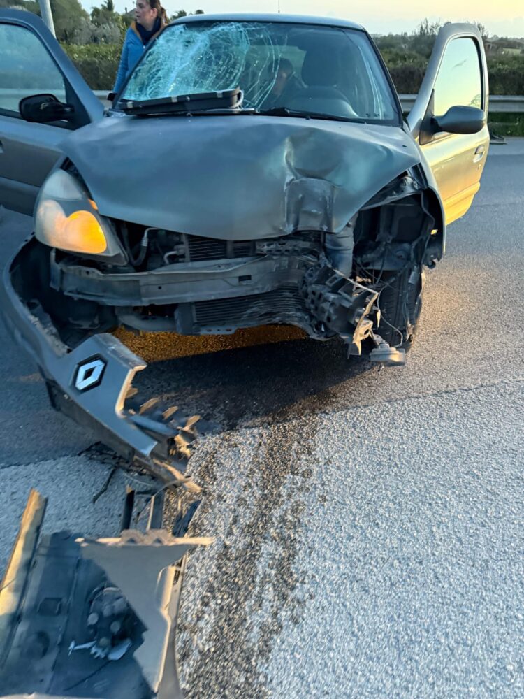 Vittoria, incidente autonomo sulla strada per Scoglitti: ferita una mamma e i suoi due bambini
