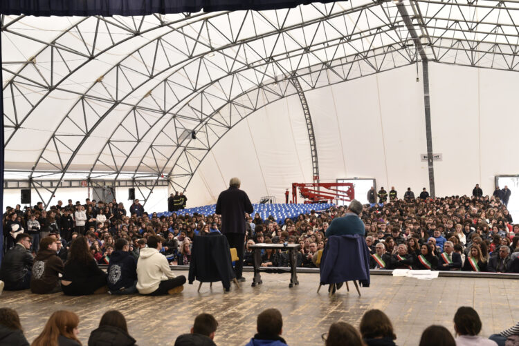 Ragusa, don Luigi Ciotti ha incontrato gli studenti delle scuole della provincia