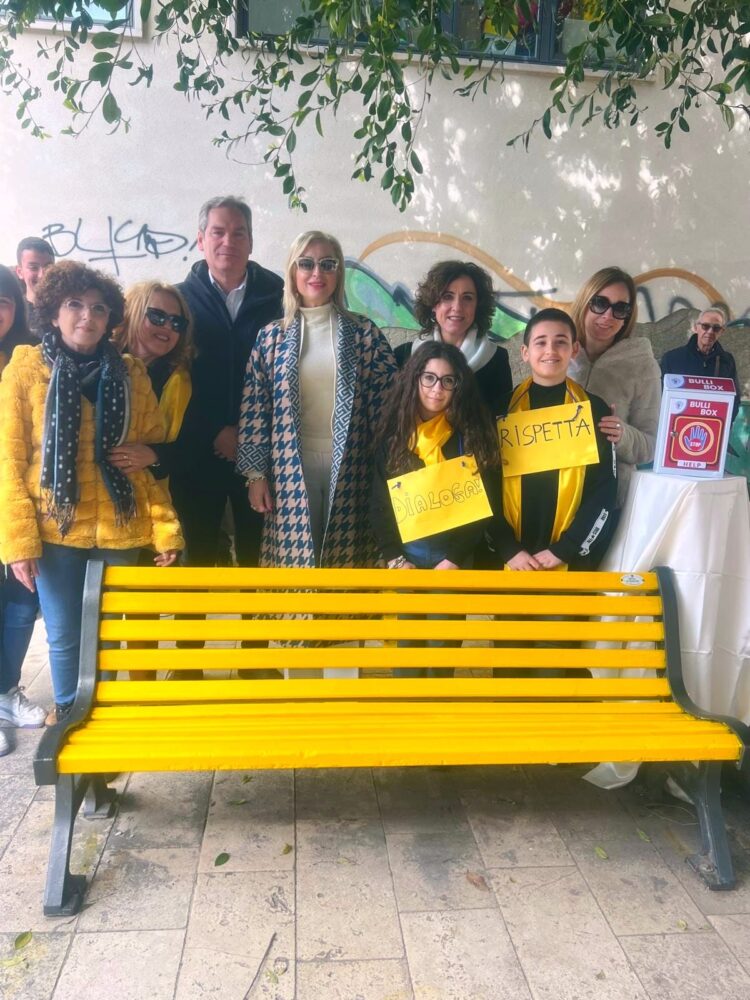 Pozzallo, una panchina contro il cyberbullismo