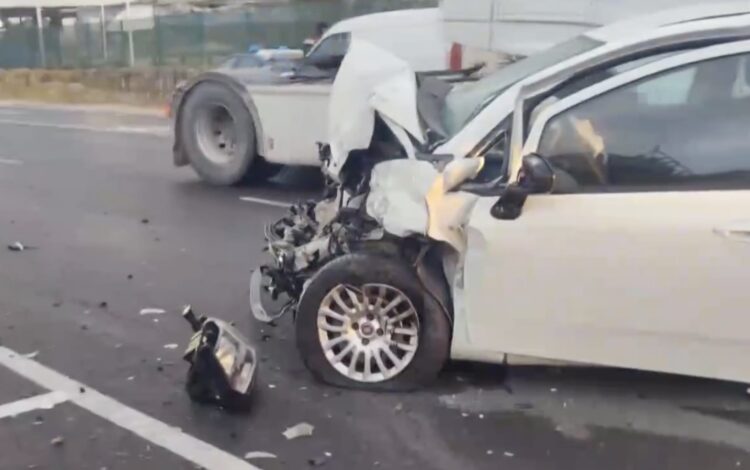 Modica, scontro tra un’auto e un furgone: cinque le persone ferite