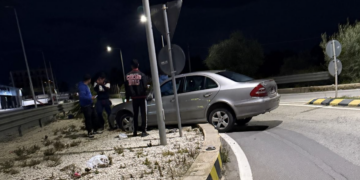 Vittoria, incidente stradale nel corso della notte: finisce sulla rotatoria. Illeso