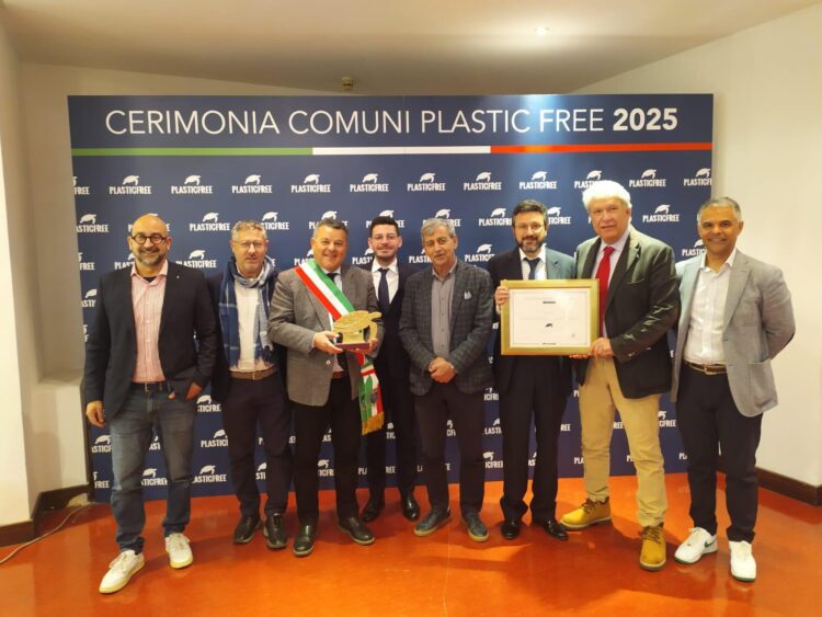 Scicli premiata a Napoli tra i Comuni Plastic free
