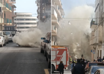 Ragusa, auto in fiamme in pieno giorno in via F.lli Bandiera
