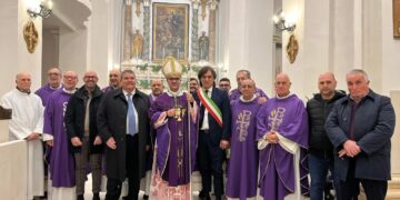 Monterosso, rito di dedicazione del nuovo altare in chiesa Madre alla presenza del vescovo