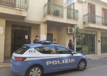 Comiso, sorpreso mentre cede una dose di coca all’acquirente: arrestato 36enne