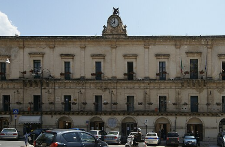 Modica, troppe beghe tra amministrazione comunale e abbatiani. I Cinque Stelle: “L’unica soluzione sono le dimissioni”