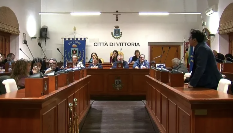 Clamoroso a Vittoria, sei consiglieri comunali della maggioranza transitano nella Dc di Cuffaro