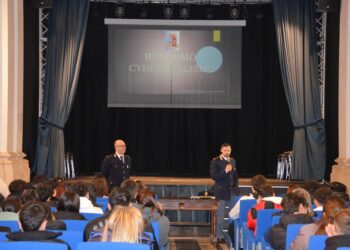 Ragusa, la polizia di Stato a confronto con gli studenti sui temi del bullismo e del cyberbullismo