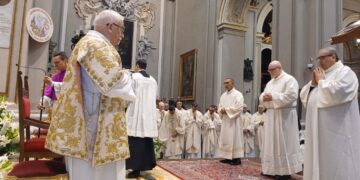 Chiesa di Ragusa in festa, ordinati tre diaconi per imposizione delle mani da parte del vescovo