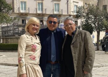 Scicli, Antonella Elia in giro per la città come inviata della trasmissione Citofonare Rai 2