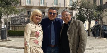 Scicli, Antonella Elia in giro per la città come inviata della trasmissione Citofonare Rai 2