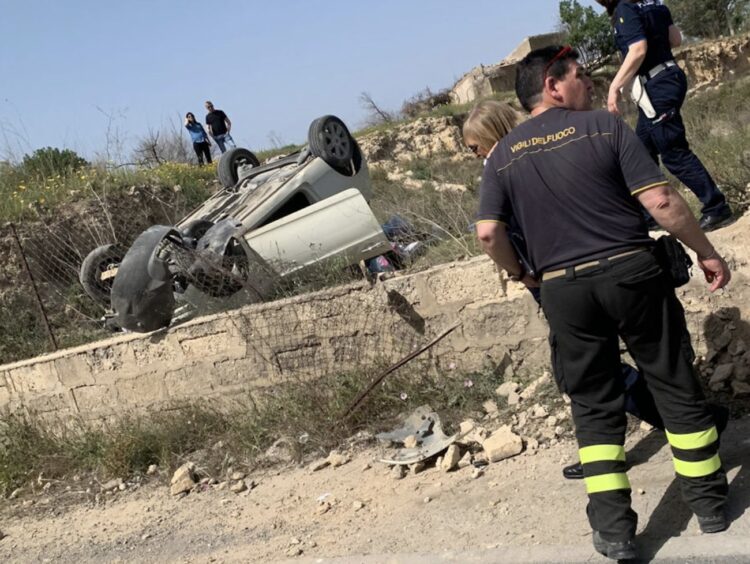 Incidente stradale notturno sulla Comiso-Vittoria, ferite due ragazzine