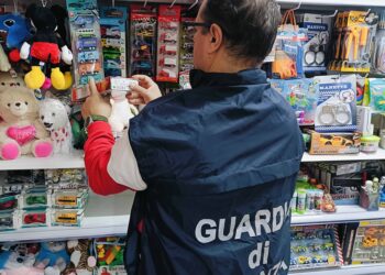 Ragusa, il comando provinciale delle Fiamme gialle ha sequestrato oltre 25mila prodotti non sicuri