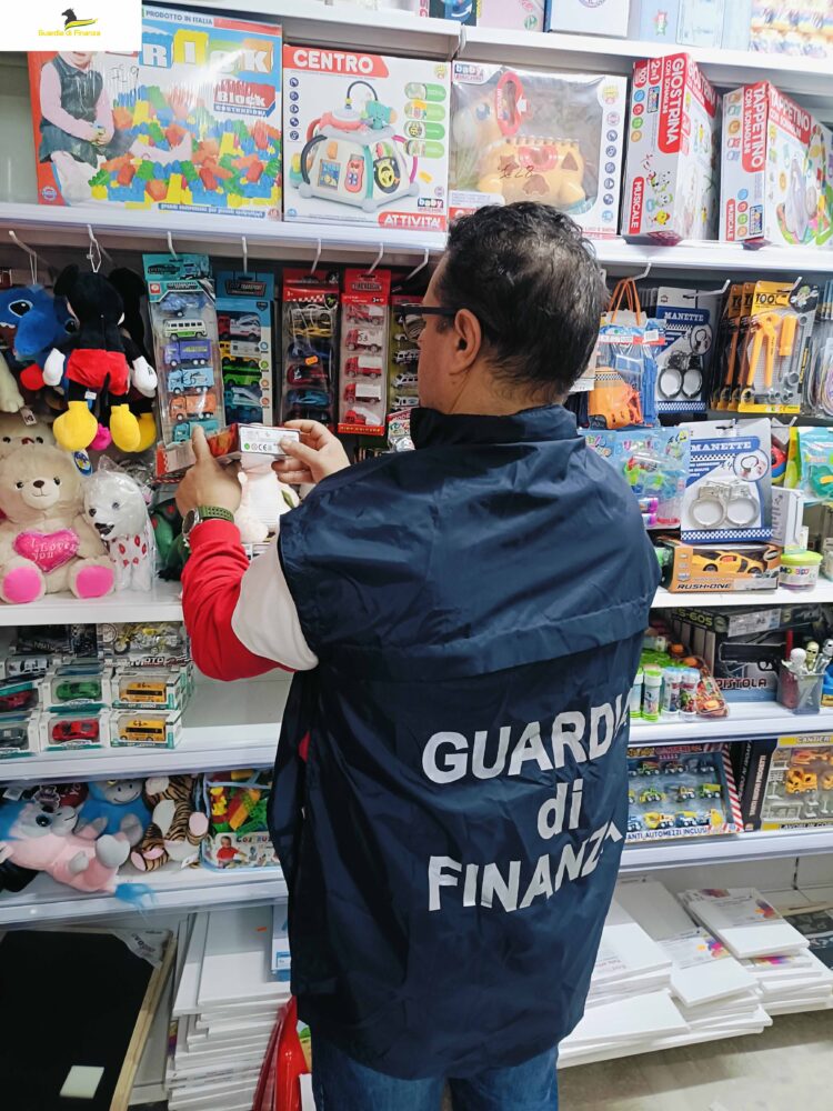 Ragusa, il comando provinciale delle Fiamme gialle ha sequestrato oltre 25mila prodotti non sicuri