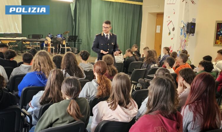 La questura di Ragusa e gli incontri sulla legalità con gli studenti