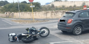 Vittoria, scontro auto-moto: ferito un centauro