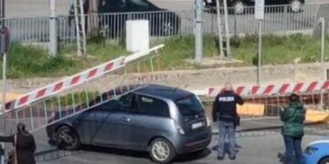 Ragusa, la sbarra si abbassa sulla vettura e l’automobilista corre un grosso rischio