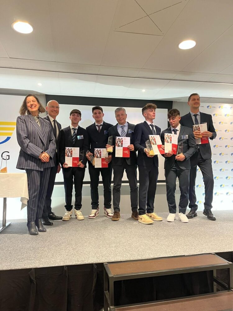 Scicli, brillano a Bruxelles i talenti dell’istituto Quintino Cataudella che hanno partecipato al concorso Conoscere la borsa