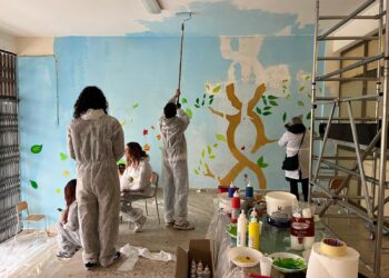 Modica, un murale sulla pace alla scuola De Amicis