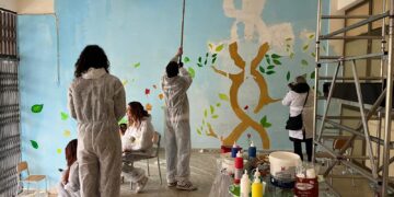 Modica, un murale sulla pace alla scuola De Amicis