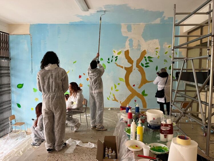 Modica, un murale sulla pace alla scuola De Amicis