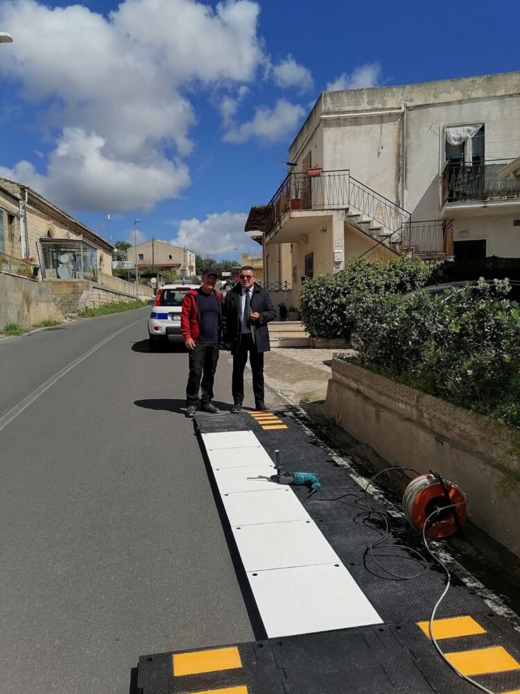 Scicli, posa in opera di nuovi dossi artificiali