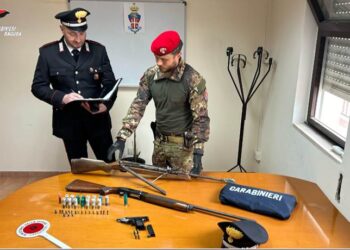 Vittoria, rinvenute armi in un casolare: un 45enne finisce ai domiciliari