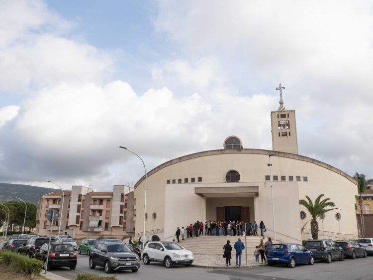 Comiso, il vescovo La Placa in visita pastorale nella parrocchia Santi Apostoli
