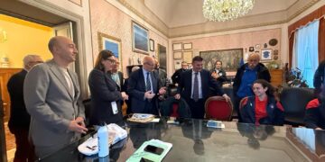 Modica, il sindaco Monisteri ha ricevuto la visita della delegazione della Liguria che partecipa al torneo delle regioni di calcio