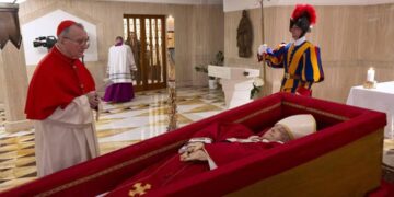 La morte di Papa Francesco, prime immagini della salma