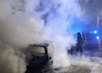 Vittoria, auto in fiamme in contrada Bosco Rotondo