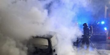 Vittoria, auto in fiamme in contrada Bosco Rotondo