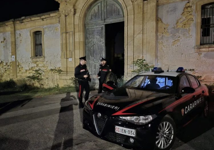 Cade dal tetto di un casolare, muore un ragazzino di 15 anni