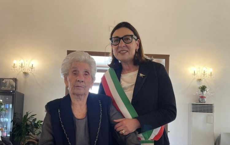 Modica, la città in festa per un’altra centenaria