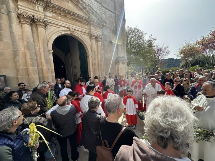 Settimana santa a Ragusa, la benedizione delle palme al Giardino ibleo