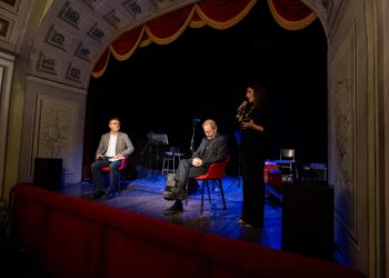 Ragusa: un viaggio tra emozioni, parole e note a “Sipari di carta”