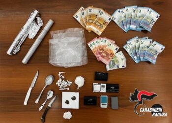 Ragusa, arrestati due giovani in centro storico: scovati 70 grammi di droga nella loro casa in centro storico
