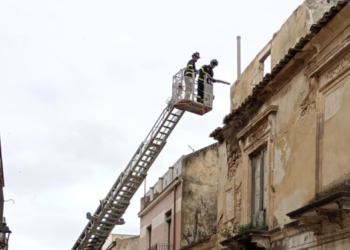 Vittoria, edificio pericolante messo in sicurezza dai vigili del fuoco