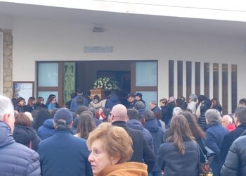 Ragusa, numerose persone hanno voluto tributare l’ultimo saluto a Loredana Toro