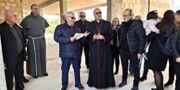 Comiso, il vescovo di Ragusa in visita alla costruenda clinica sanitaria Hibiscus